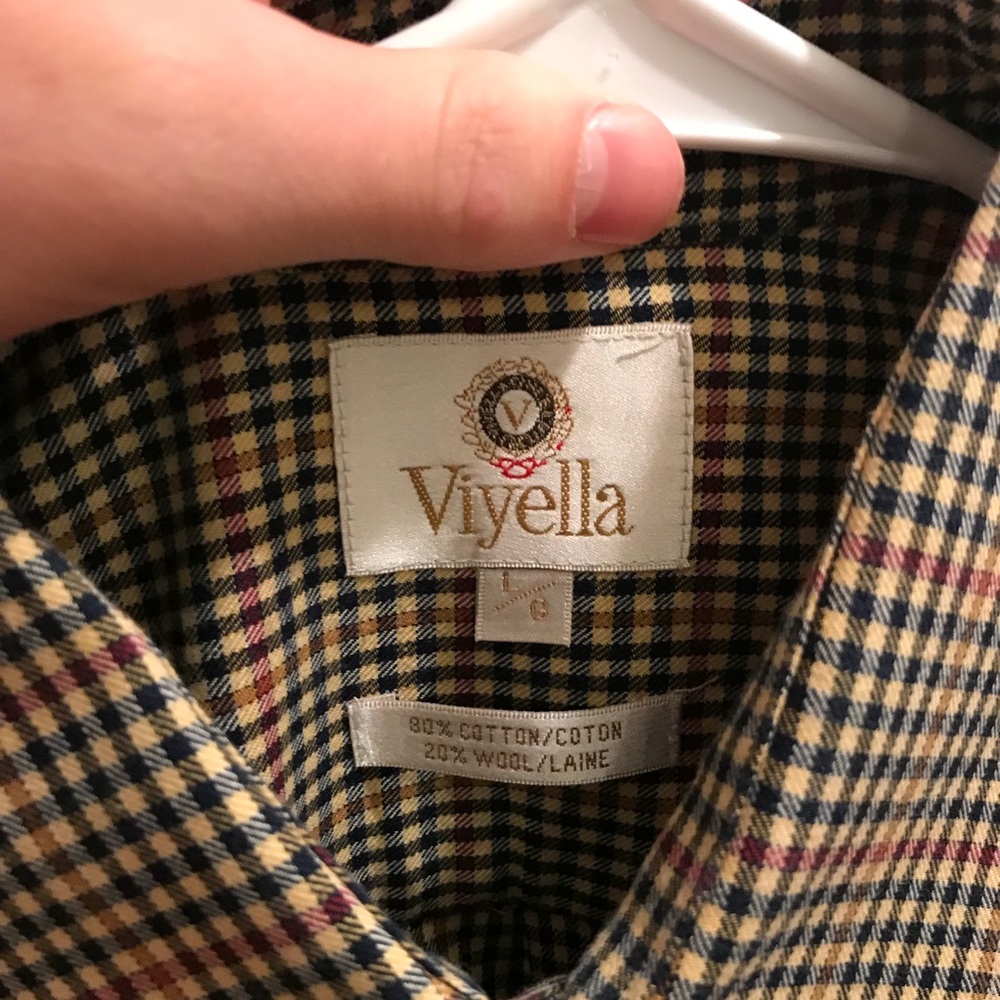 Viyavella button down shirt. LARGE